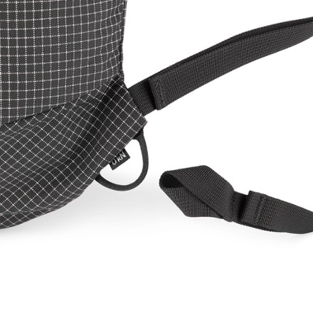 Arc'teryx Konseal 15 Pack Trekking pole attachments