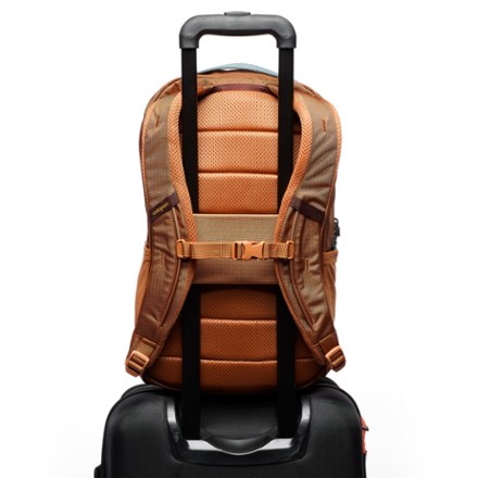 Cotopaxi Allpa 18 L Daypack 7