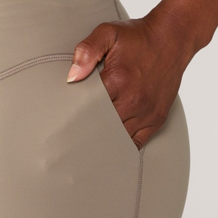 Janji Pace 5" Shorts - Women's 6