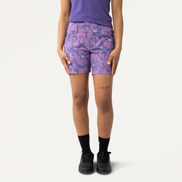 On Body Image of color Amethyst Aquila Bloom