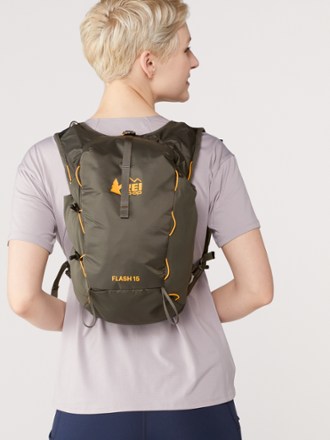 REI Co-op Flash 15 Hydration Vest 2