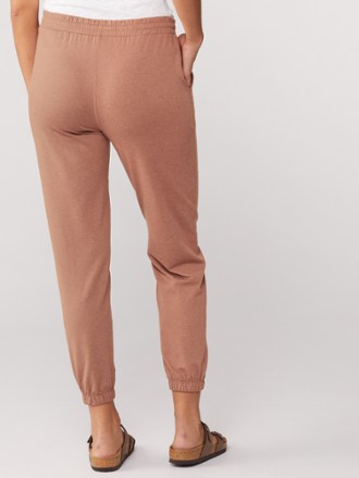 Vuori Boyfriend Jogger Pants - Women's 2