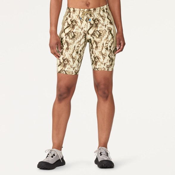 Model info: Height: 5' 10" | Waist: 28" | Inseam: 30" | Wearing size: M