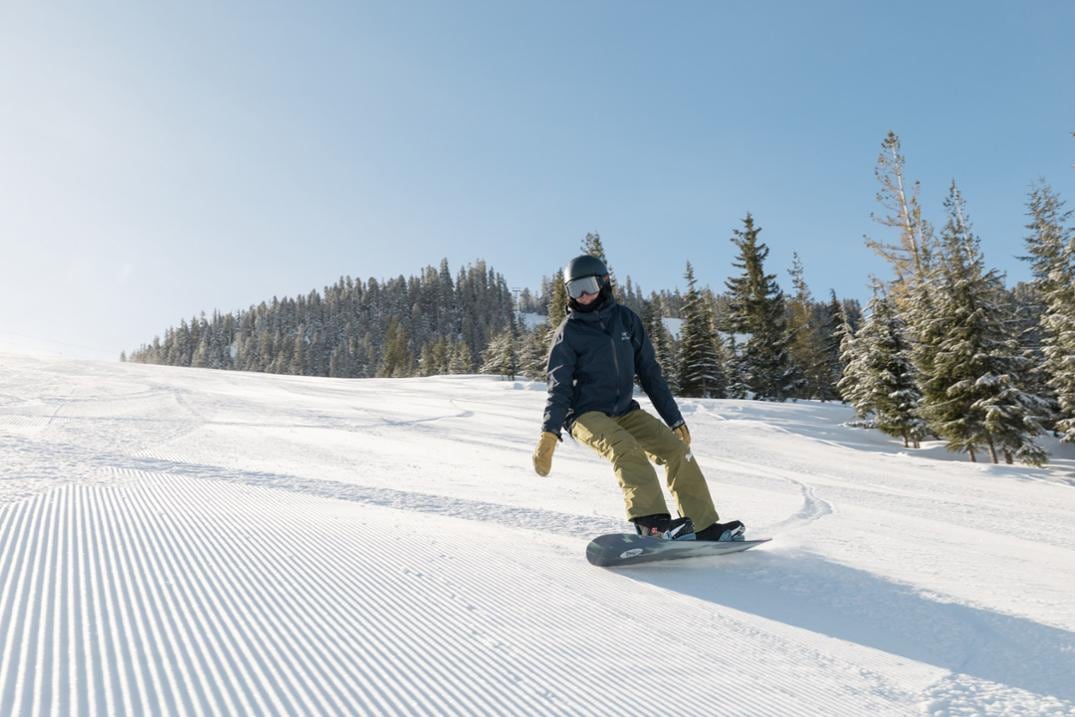 Location Image for Charger Mips Snow Helmet
