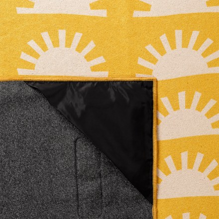 Nomadix Blanket Towel 2