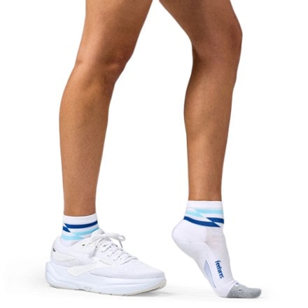 Feetures Elite Light Cushion Quarter Socks 2