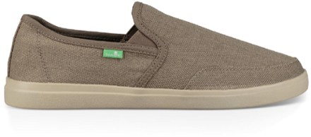 sanuk wide feet