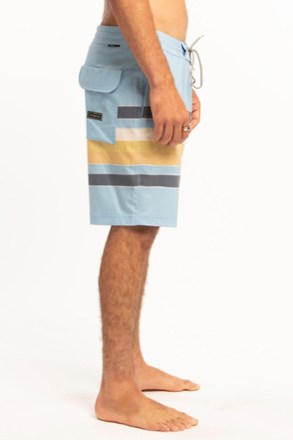 VISSLA Fist Bump 18.5" Board Shorts - Men's 4