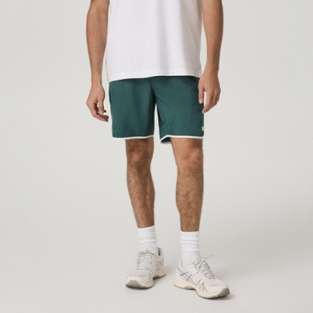 Vuori Banks Shorts - Men's 7" Inseam 1