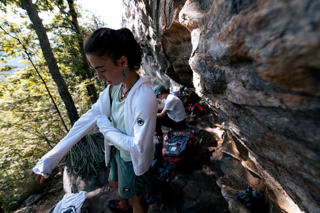 Location Image for Taiss Light ML Hooded Jacket - Women's