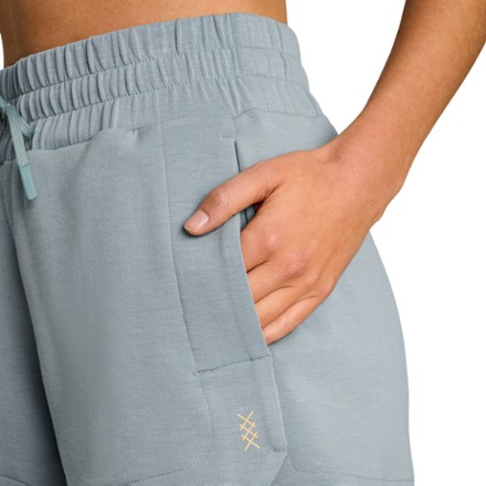 RHONE DreamGlow Shorts - Women's 4