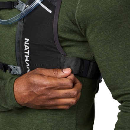Nathan HyperNight QuickStart 3.0 4 L Hydration Vest 9