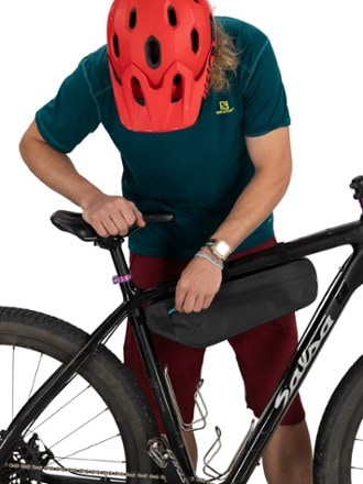 Osprey Escapist Frame Bag 10