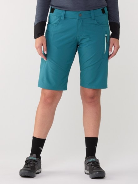 Model info: Height: 5' 10.5" | Waist: 27" | Wearing size: 8