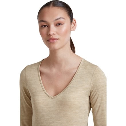 Icebreaker Merino 200 Oasis Long-Sleeve V-Neck Base Layer Top - Women's 4