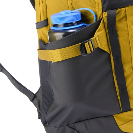 The North Face Recon Pack - Men's Water bottle pocket (Water bottle sold separately)