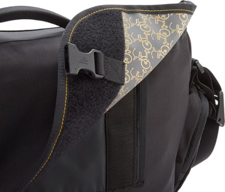 Alternate View (Black/Gold)