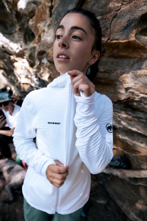 Location Image for Taiss Light ML Hooded Jacket - Women's