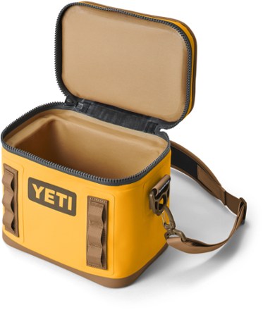 YETI Hopper Flip 8 Soft Cooler 6