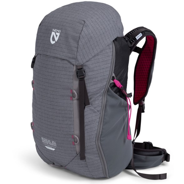 35 litre laptop backpack Wildcraft Globetrotter Pro L -Black With a generous capacity of 35L and 5 total pockets Crossroads 35L Backpack