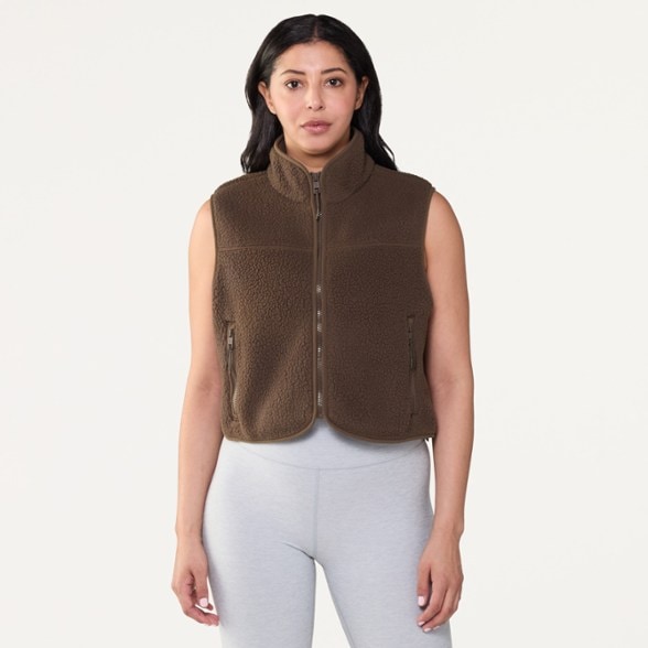 Model info: Height: 5' 6" | Chest: 34" | Waist: 28" | Wearing size: M