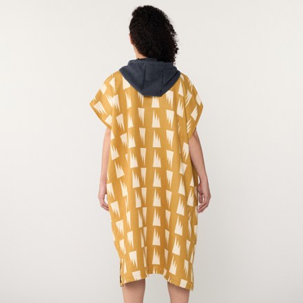 Nomadix Changing Poncho 2