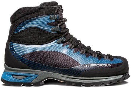 la sportiva hiking boots