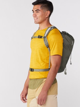 REI Co-op Flash 18 Pack - Latino Outdoors Edition 2