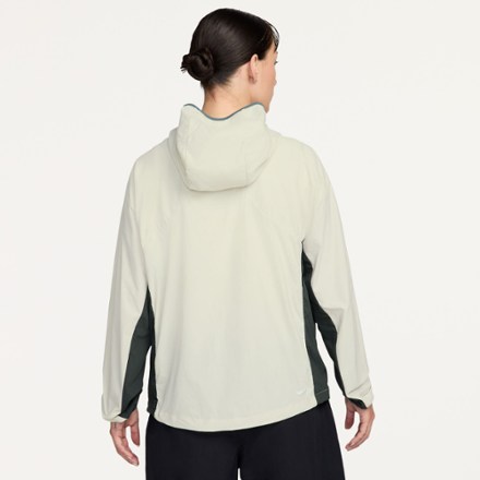 On Body Image of color Sea Glass/Black Spruce