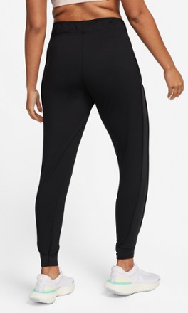 Nike Therma-FIT Essential Pants - Women's