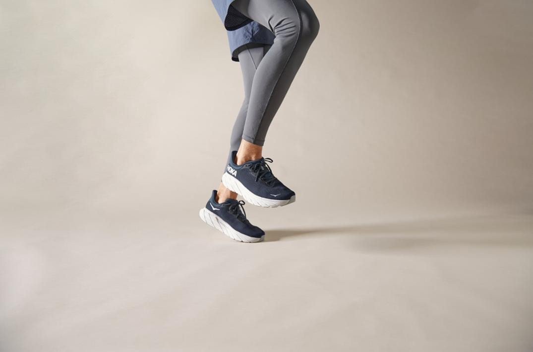 Location Image for Arahi 7 Road-Running Shoes - Men's