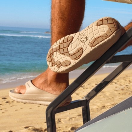 Freewaters Cloud9 Maxx Flip-Flops - Men's 6