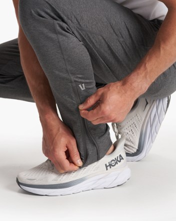 Vuori Sunday Performance Track Pants - Men's 7