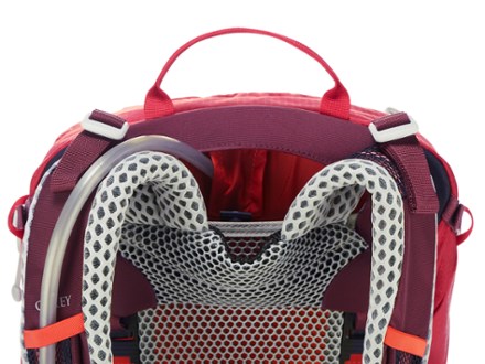 Osprey Stratos 24 Pack - Men's Hydration port & tube routing