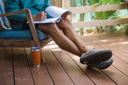 OluKai Mahana Slippers - Men's 7
