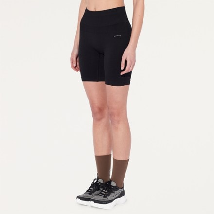 CIRCLE Keep The Flow Shorts 2.0 - Women's 4