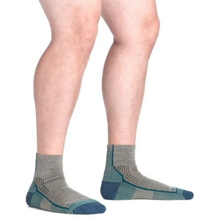 Darn Tough Hiker Quarter Cushion Socks - Men's 4