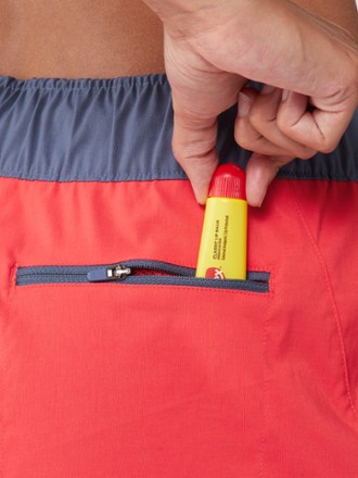 The North Face Class V Shorts - Women's 4