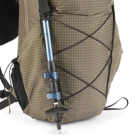 Arc'teryx Aerios 18 Pack Trekking pole attachments