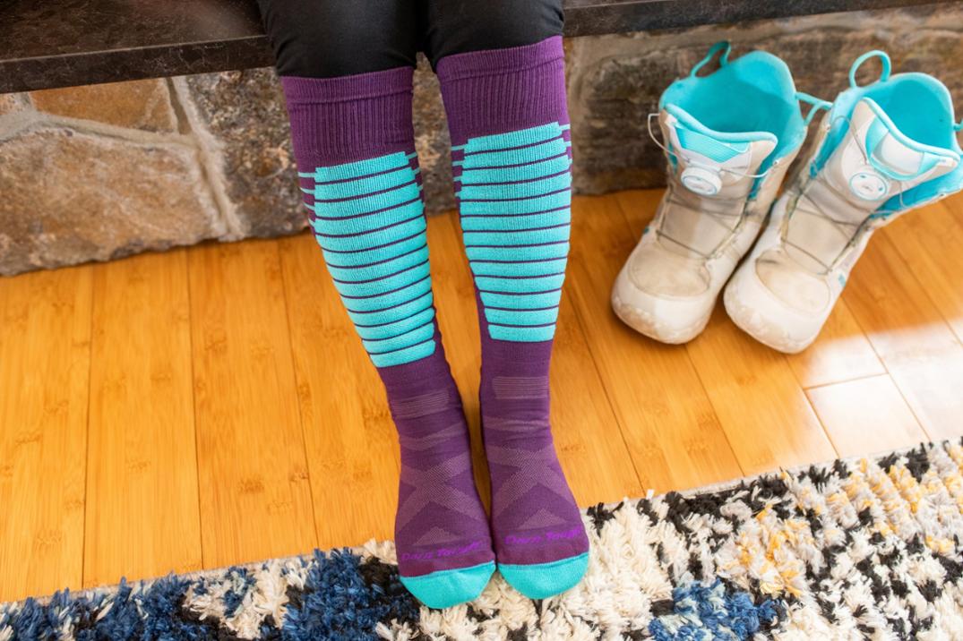 Location Image for Edge Over-the-Calf Midweight Ski and Snowboard Socks - Kids'
