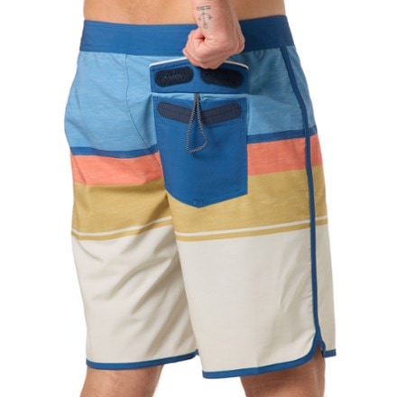 O'Neill Lennox Scallop 19" Board Shorts - Men's 4