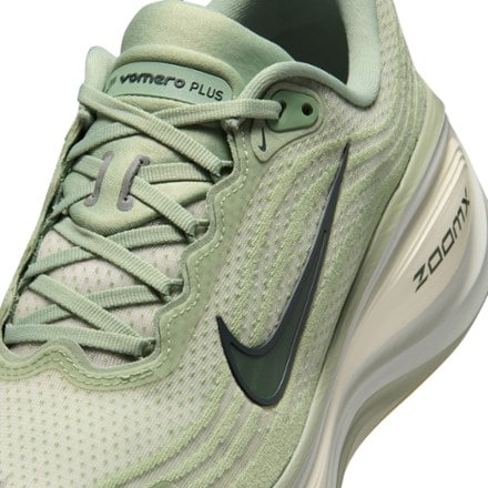 Nike Vomero Plus Road-Running Shoes - Men's 5
