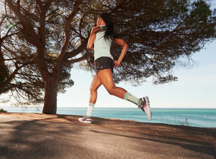 On Cloudflow Road-Running Shoes - Women's 7