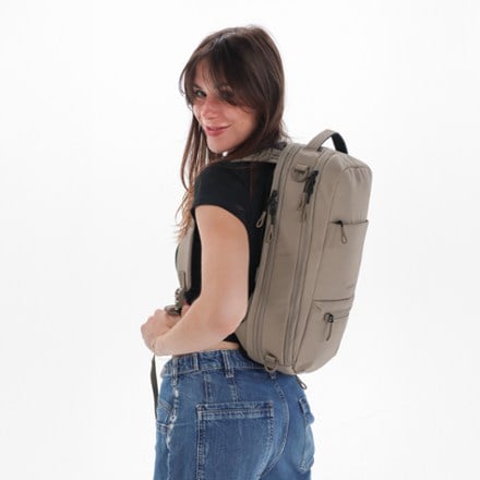 Sherpani Camden Pro Ultimate Commuter Pack 4