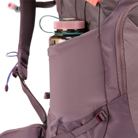 Osprey Mira 24 Hydration Pack - Women's Water bottle pocket (water bottle not included)