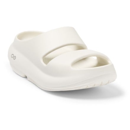 OOFOS OOyea Slide Sandals - Women's 3/4 view