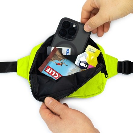 Amphipod RunBright R3 Express Convertible Pack 2
