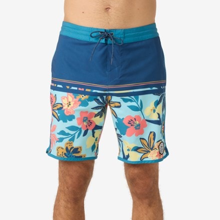 O'Neill Cruzer Scallop 18" Board Shorts - Men's 1