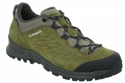 lowa walking shoes mens