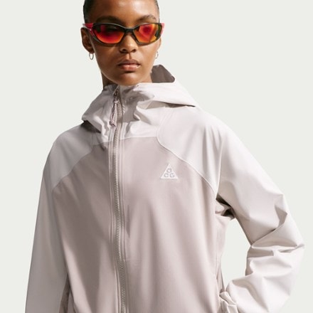 Nike ACG Phantazma Rain Jacket - Women's 3